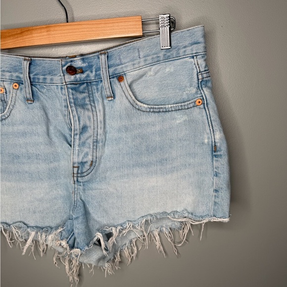 Madewell Relaxed Denim Shorts in Cedarcroft Wash - Picture 6 of 11